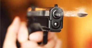 धनबाद में बेखौफ अपराधियों का तांडव: कोयला कारोबारी को देर रात मारी गोली, हालत नाजुक, संदिग्ध कार से मिले सुराग