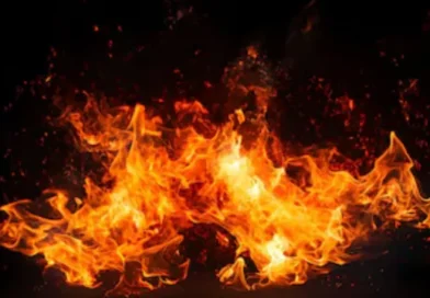 लखनऊ में हाइवे किनारे इलेक्ट्रॉनिक शोरूम में भीषण आग, दो घंटे की मशक्कत के बाद काबू; करीब 50 लाख का नुकसान