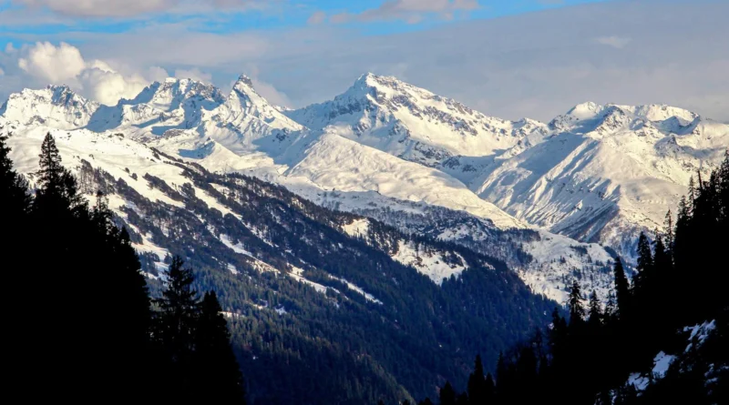 हिमाचल में अप्रैल में ही गर्मी का कहर, ऊना में पारा 42°C पार; चार जिलों में लू का अलर्ट, 28 अप्रैल से राहत के आसार