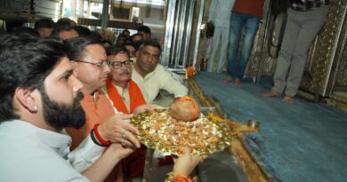 खाटू श्याम मंदिर पहुंचे पुष्कर सिंह धामी, प्रदेश की सुख-समृद्धि और खुशहाली के लिए की विशेष पूजा-अर्चना