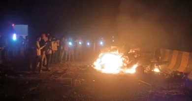 मिर्जापुर में भीषण सड़क हादसा: तेज रफ्तार ट्रक की टक्कर के बाद दो कारों में लगी आग, 11 लोगों की जिंदा जलकर दर्दनाक मौत