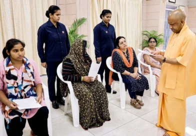 ‘पैसों के अभाव में नहीं रुकेगा इलाज’… जनता दर्शन में सीएम योगी का बड़ा भरोसा, गंभीर बीमारियों के उपचार में हरसंभव मदद का ऐलान
