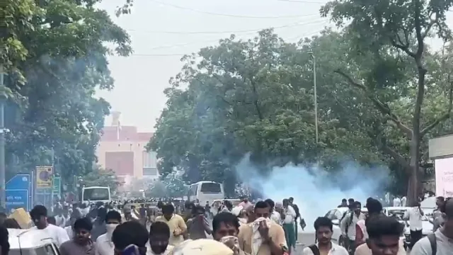 संसद मार्च पर दिल्ली पुलिस का बड़ा एक्शन! 6 एफआईआर दर्ज, अभिजीत दीपके समेत कई नेताओं पर केस