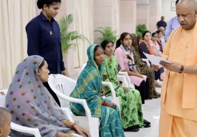 जनता दर्शन में CM योगी ने सुनीं 100 से ज्यादा फरियादें, बोले- जनहित सर्वोपरि; अधिकारियों को दिए तत्काल निस्तारण के निर्देश