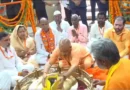 बाराबंकी दौरे पर CM योगी ने सबसे पहले किए भगवान लोधेश्वर के दर्शन, रुद्राभिषेक के बाद 542 करोड़ की परियोजनाओं की दी सौगात