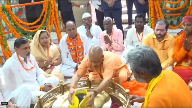 बाराबंकी दौरे पर CM योगी ने सबसे पहले किए भगवान लोधेश्वर के दर्शन, रुद्राभिषेक के बाद 542 करोड़ की परियोजनाओं की दी सौगात