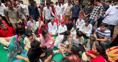लाठीचार्ज पर भड़के अखिलेश यादव, डिंपल के नेतृत्व में जंतर-मंतर जा रहे सपा सांसद हिरासत में; सरकार पर साधा निशाना
