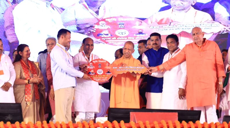 fatehpur, uttar pradesh, cm yogi adityanath speech, cm yogi attacks sp congress, government jobs transparency up, madaripur kala fatehpur, up recruitment process, breaking news