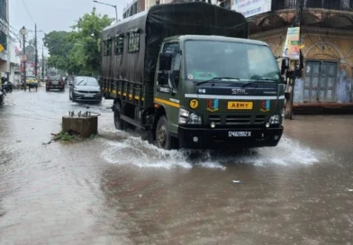 UP Weather Alert: लखनऊ समेत 24 जिलों में भारी बारिश का खतरा, अगले 3 दिन बरसेंगे बादल; प्रशासन ने जारी की सावधानी की अपील