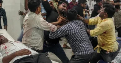 बाढ़ में दुकान बंद कराने को लेकर बवाल, अस्पताल में घुसकर दो दर्जन लोगों का हमला; महिला समेत 3 लोग लहूलुहान