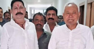 दोनों हाथ जोड़कर मिले अनंत सिंह, नीतीश कुमार ने भी किया अभिवादन; मुलाकात की तस्वीरें आते ही बढ़ी सियासी चर्चा