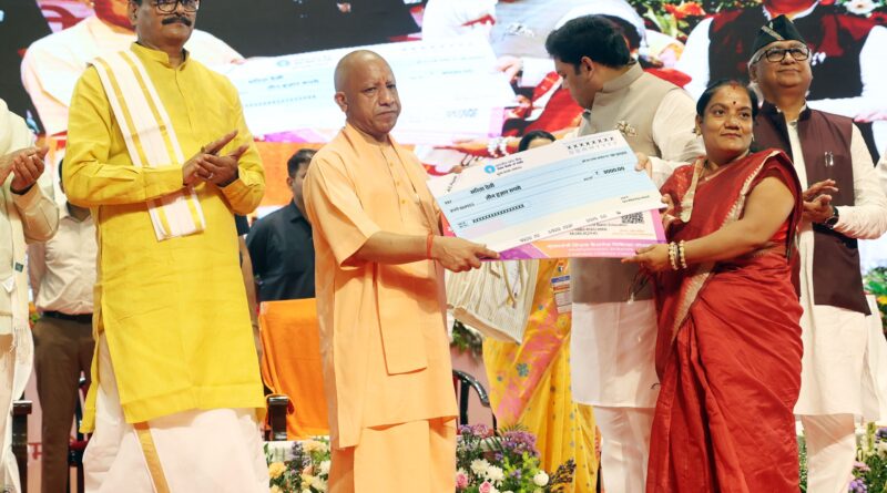 UP School Cooks Honorarium Hike,UP Mid Day Meal Cooks Salary,Yogi Govt Cooks Salary IncreasedmUP PM Poshan Scheme News,UP School Rasoiya Salary Increase,Cashless Health Card UP Cooks,PM Poshan Scheme Uttar प्रदेश ,UP Basic Education Department News