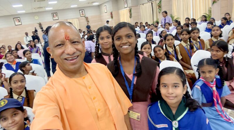 CM Yogi Adityanath Raksha Bandha,Yogi Adityanath Rakh,Bitiya Aur Bahna UP Ka Gahn,Raksha Bandhan 202,CM Yogi girls safet,Yogi Adityanath schoolgirl,UP government women empowermen,Yogi Adityanath Lucknow,Raksha Bandhan celebration Lucknow,girls safety and empowerment UP