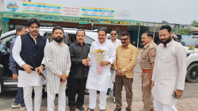 Akshay Pratap Singh Tree Plantation,Neelansh Water Park Lucknow Plantation,Lucknow Plantation Drive 5000 Trees,Neelansh Water Park News,MLC Kunwar Akshay Pratap Singh Lucknow,Medicinal Tree Plantation Lucknow,Environmental Conservation Drive Lucknow,Itauja Neelansh Water Park Event