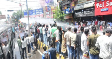 पटना में प्रदर्शनकारी छात्रों पर वाटर कैनन का इस्तेमाल, पुलिस कार्रवाई के बाद कई हिरासत में; टीआरई-4 की एकल परीक्षा की मांग