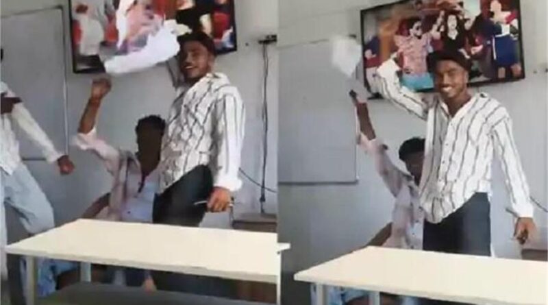 स्मार्ट क्लास में पढ़ाई छोड़ गाने पर डांस कर रहे थे छात्र, शिक्षा विभाग सख्त; हेडमास्टर समेत कई कर्मियों पर कार्रवाई की अनुशंसा
