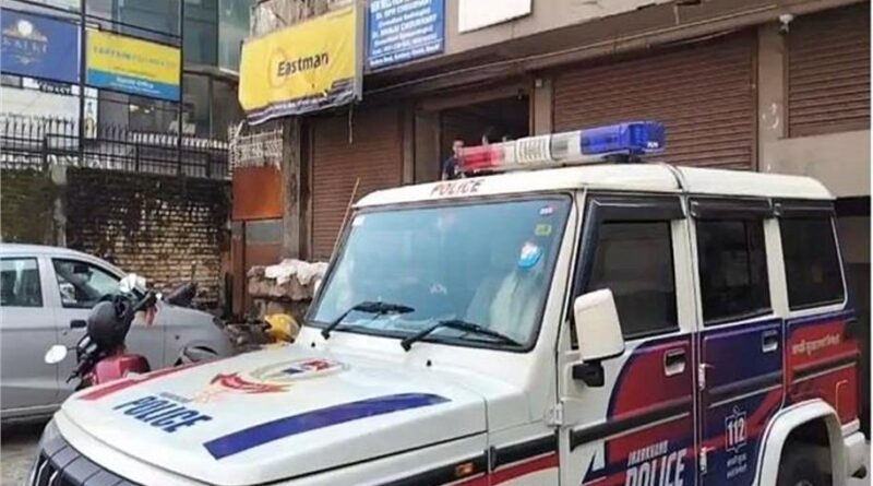 रांची में चोरों का अनोखा कांड! 5 ताले तोड़कर 20 लाख के सिगरेट ले उड़े चोर, CCTV में कैद हुई पूरी वारदात