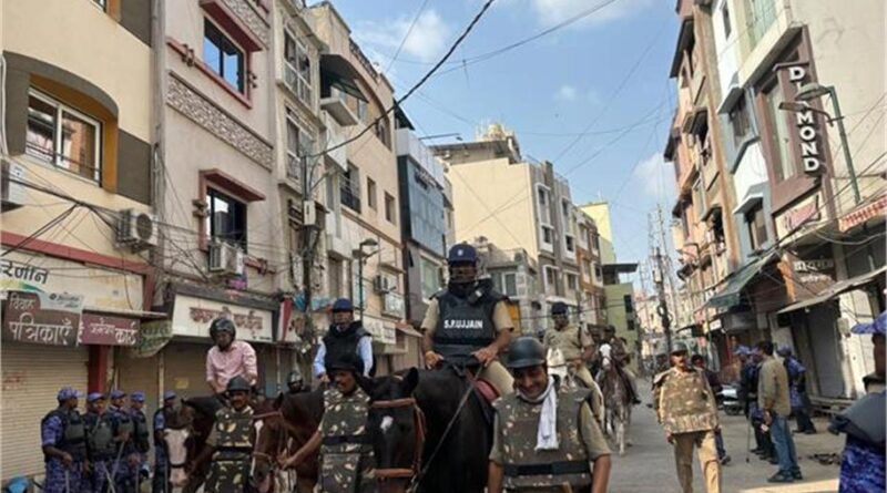 उज्जैन में घोड़े पर सवार होकर निकले SP, संवेदनशील इलाकों में खुद परखी सुरक्षा व्यवस्था; जवानों को दिए ये निर्देश