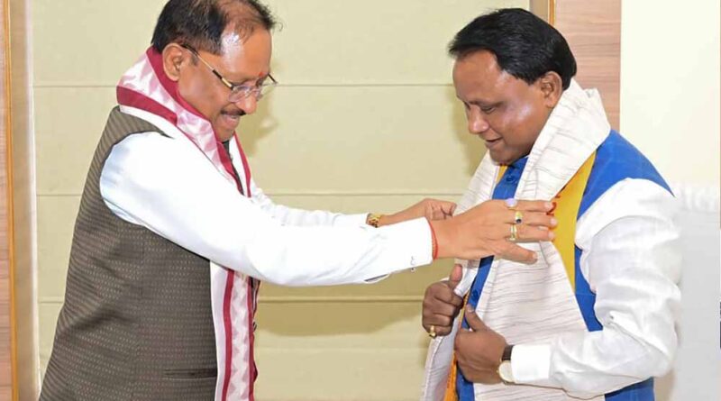छत्तीसगढ़ CM विष्णु देव साय ने ओडिशा के मुख्यमंत्री मोहन चरण माझी से की मुलाकात, विकास और जनकल्याण पर हुई चर्चा