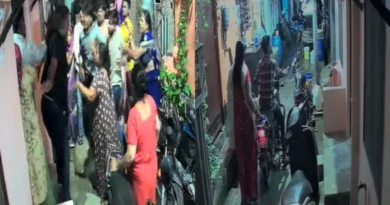 कानपुर में मामूली कहासुनी के बाद घर में घुसकर महिला से मारपीट, चेन तोड़ने का भी आरोप; CCTV वायरल