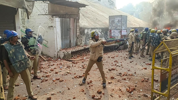 ओडिशा: गांव में बम फेंकने के बाद बवाल, ग्रामीणों ने पुलिस पर किया पथराव; पांच महिलाओं समेत 13 गिरफ्तार